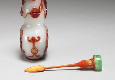 图片[3]-Red overlay glass snuff bottle in the shape of a gourd.-China Archive